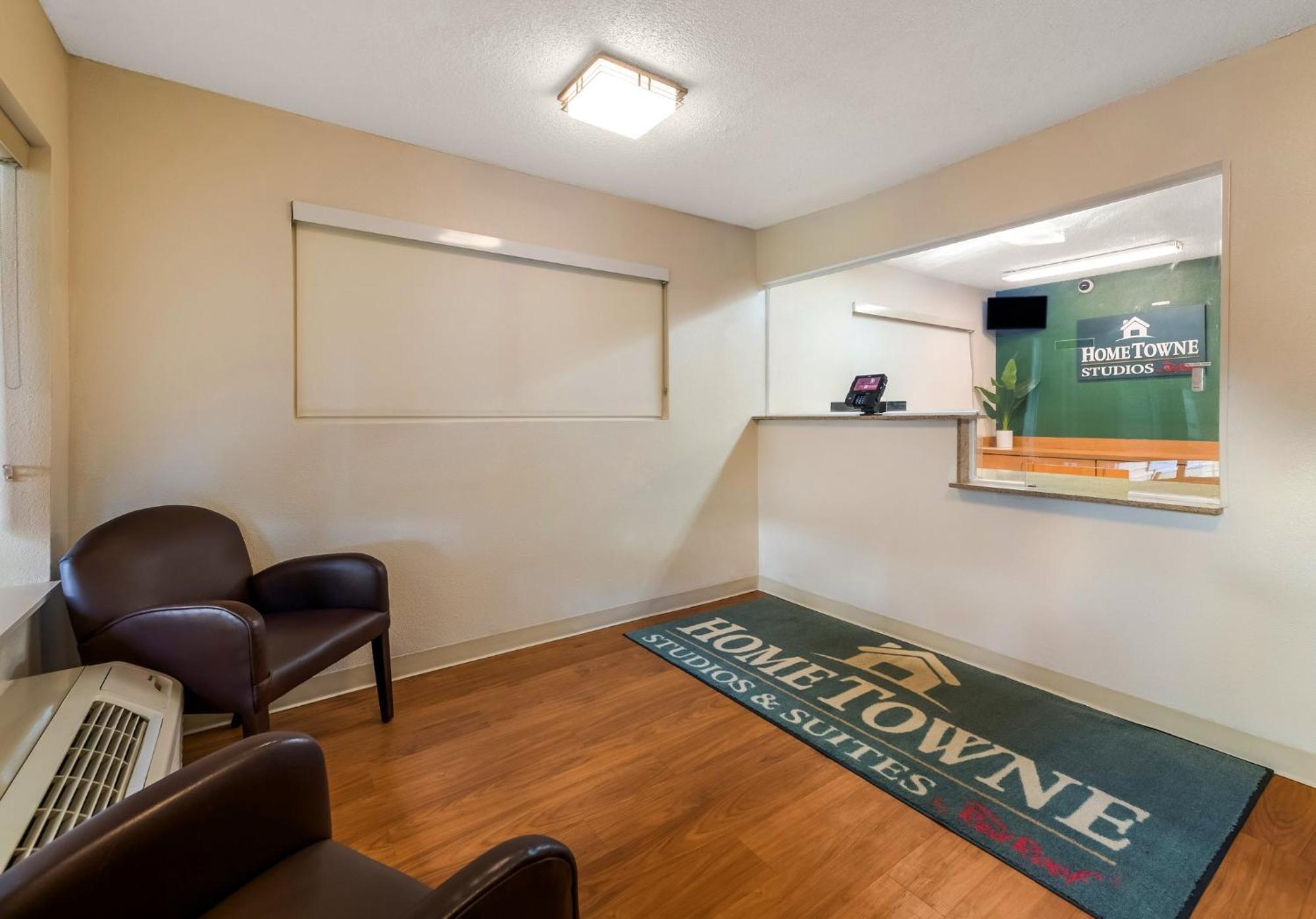 HomeTowne Studios by Red Roof Orlando - UCF Area Alafaya Exterior foto