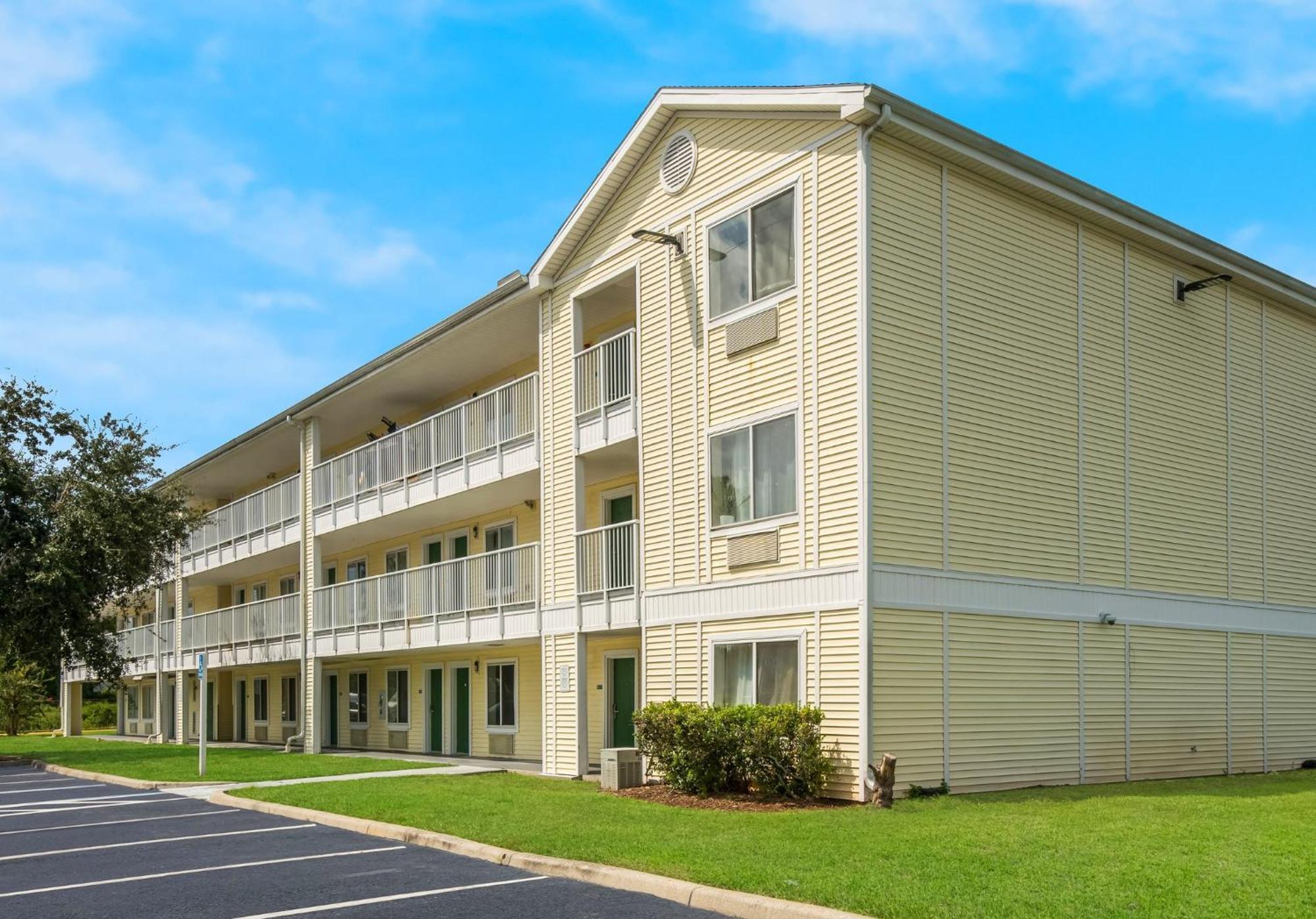 HomeTowne Studios by Red Roof Orlando - UCF Area Alafaya Exterior foto