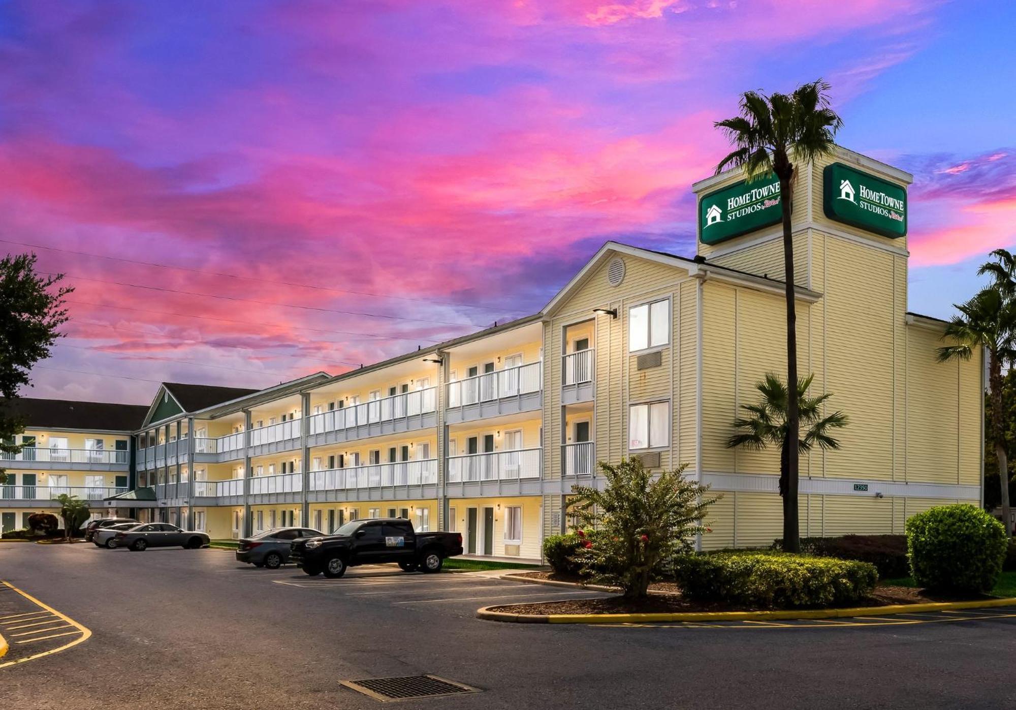 HomeTowne Studios by Red Roof Orlando - UCF Area Alafaya Exterior foto
